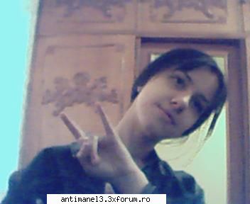 hey :hi:
eu is ioana... am 16 ani. uite si-o poza cu mine... :rusine: let's meet & share pictures